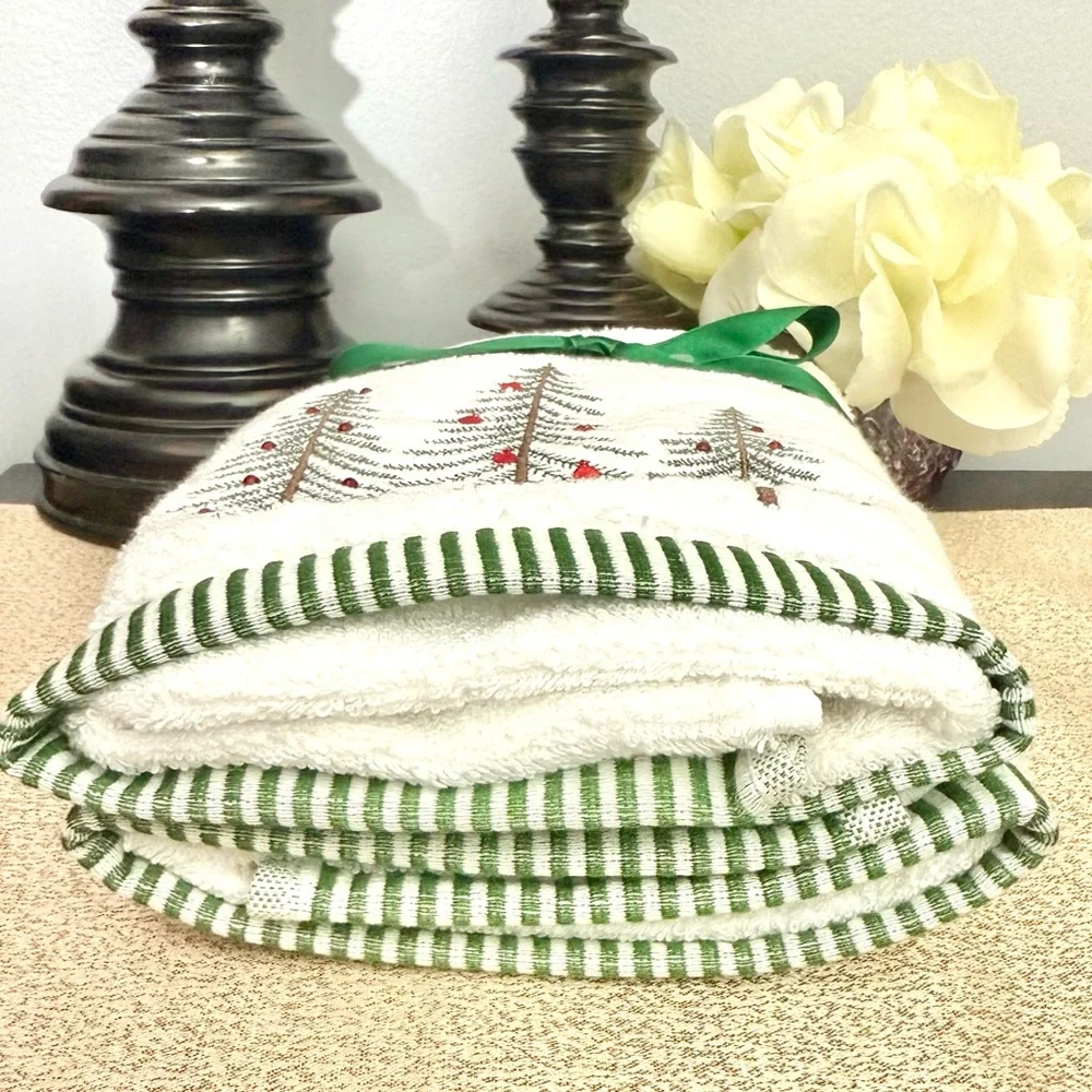NWT Set of 2 Jeweled Christmas Trees Turkish Bathroom Hand Towels